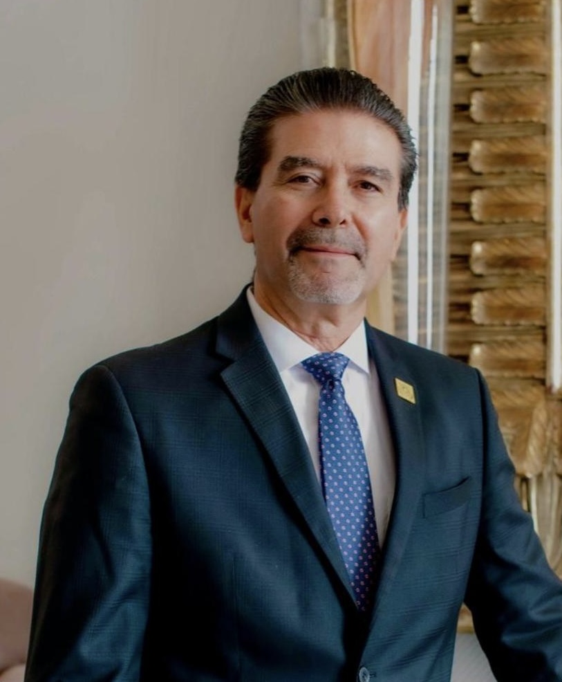 Dr. Carlos Guillermo Vázquez Navarro
